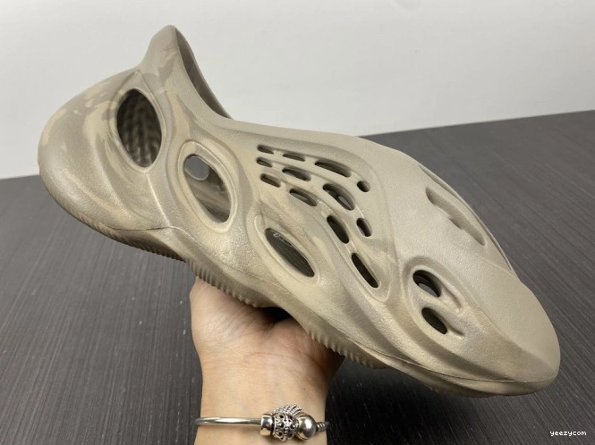 RNNR Stone Yeezy GX4472 Foam Sage Adidas 0709